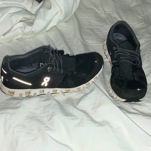 On cloud tennis shoes